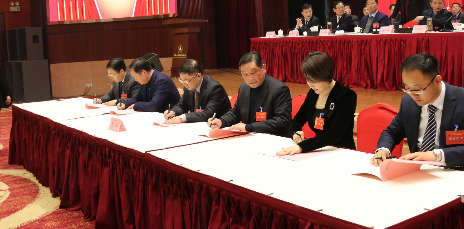 1550810411629124.jpg 签订党建目标责任书.jpg