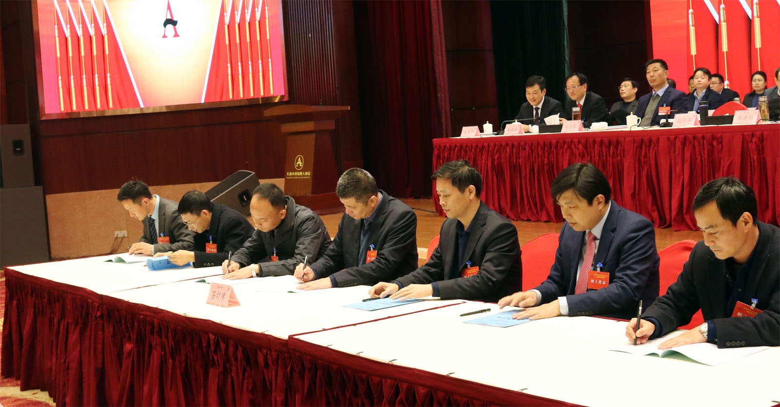 1550810509779133.jpg 签订经济目标责任书.jpg