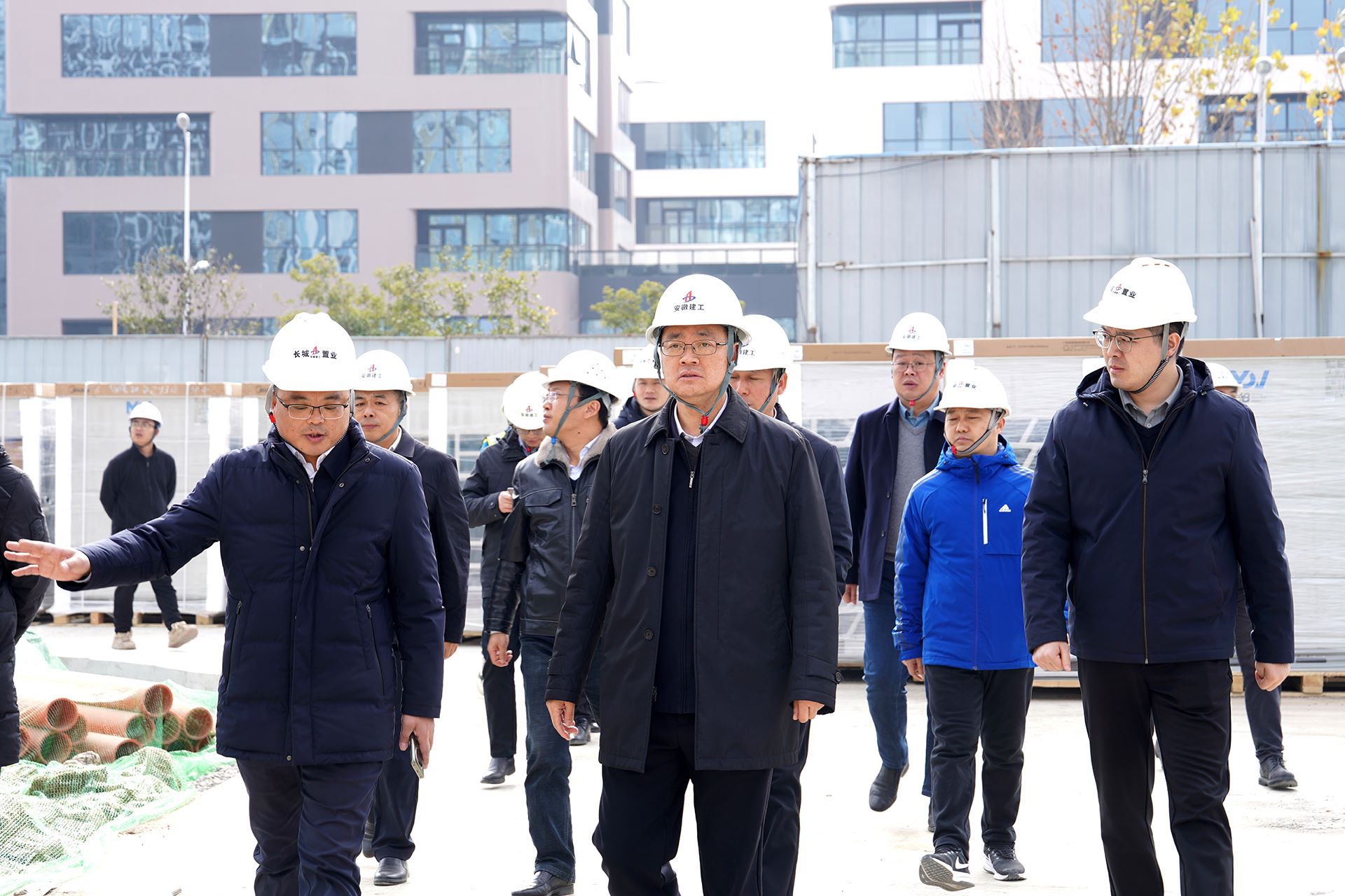 1736128524203554.jpg 杨书记1.jpg